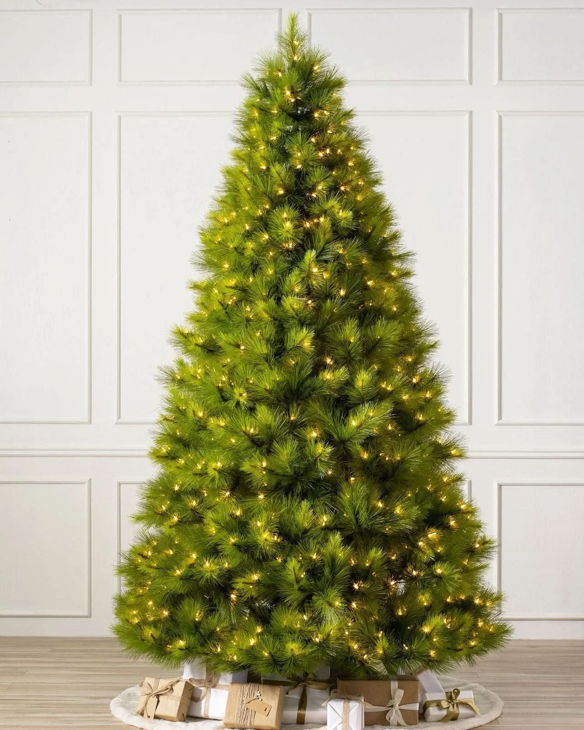 Árvore de Natal Verde Monterey Pine com Galhos Longos DVT11