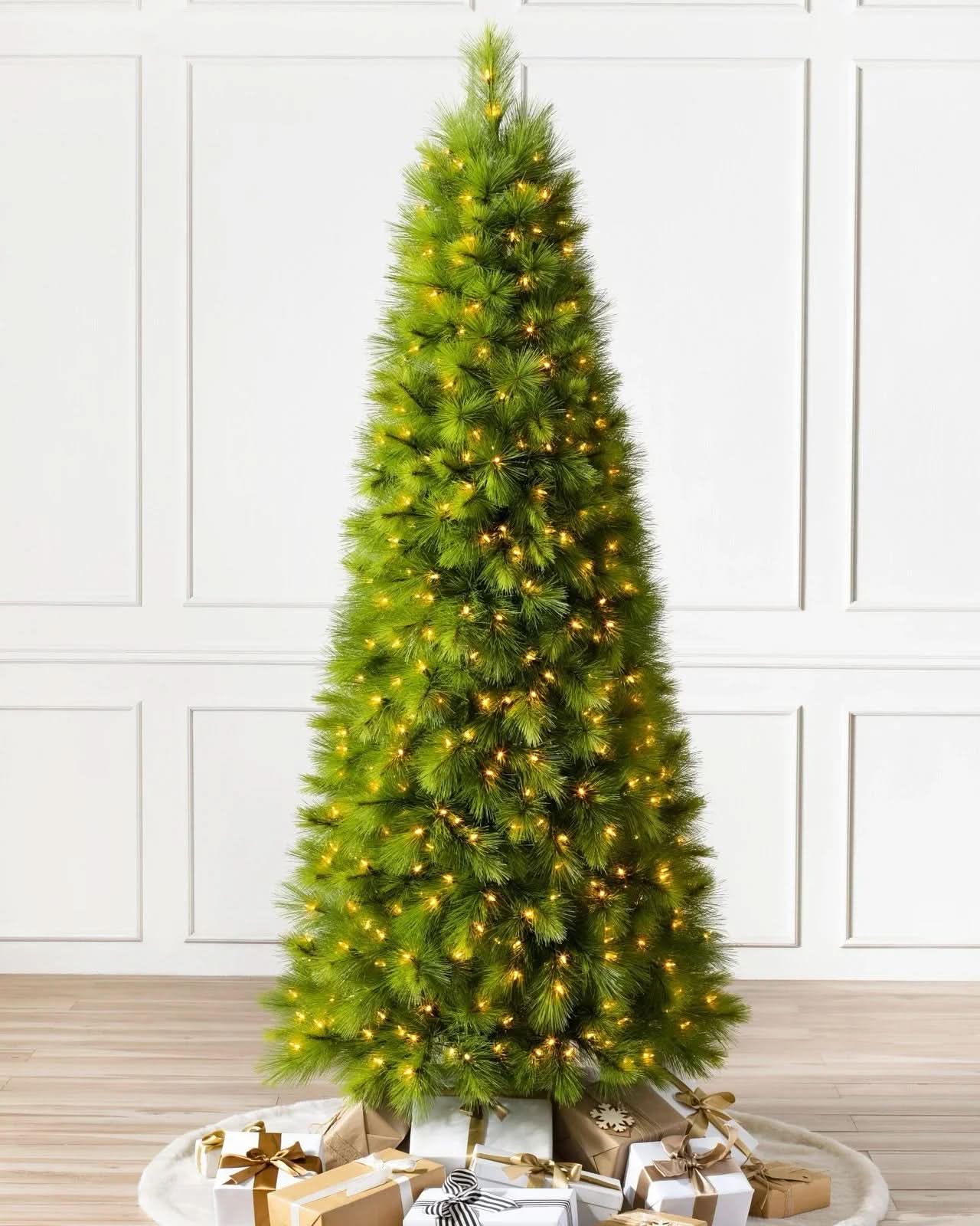 Árvore de Natal Pine Slim 1,80 m com Galhos Articulados, Suporte Metálico e Micro LEDs Embutidos DVT07