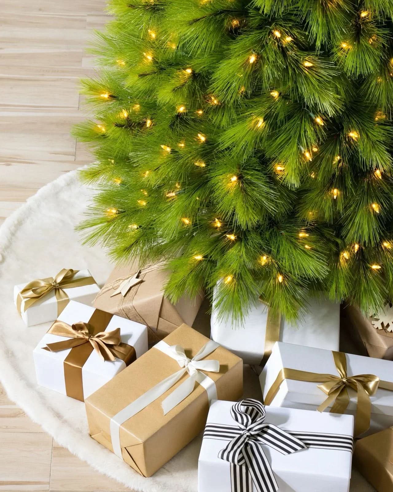 Árvore de Natal Pine Slim 1,80 m com Galhos Articulados, Suporte Metálico e Micro LEDs Embutidos DVT07